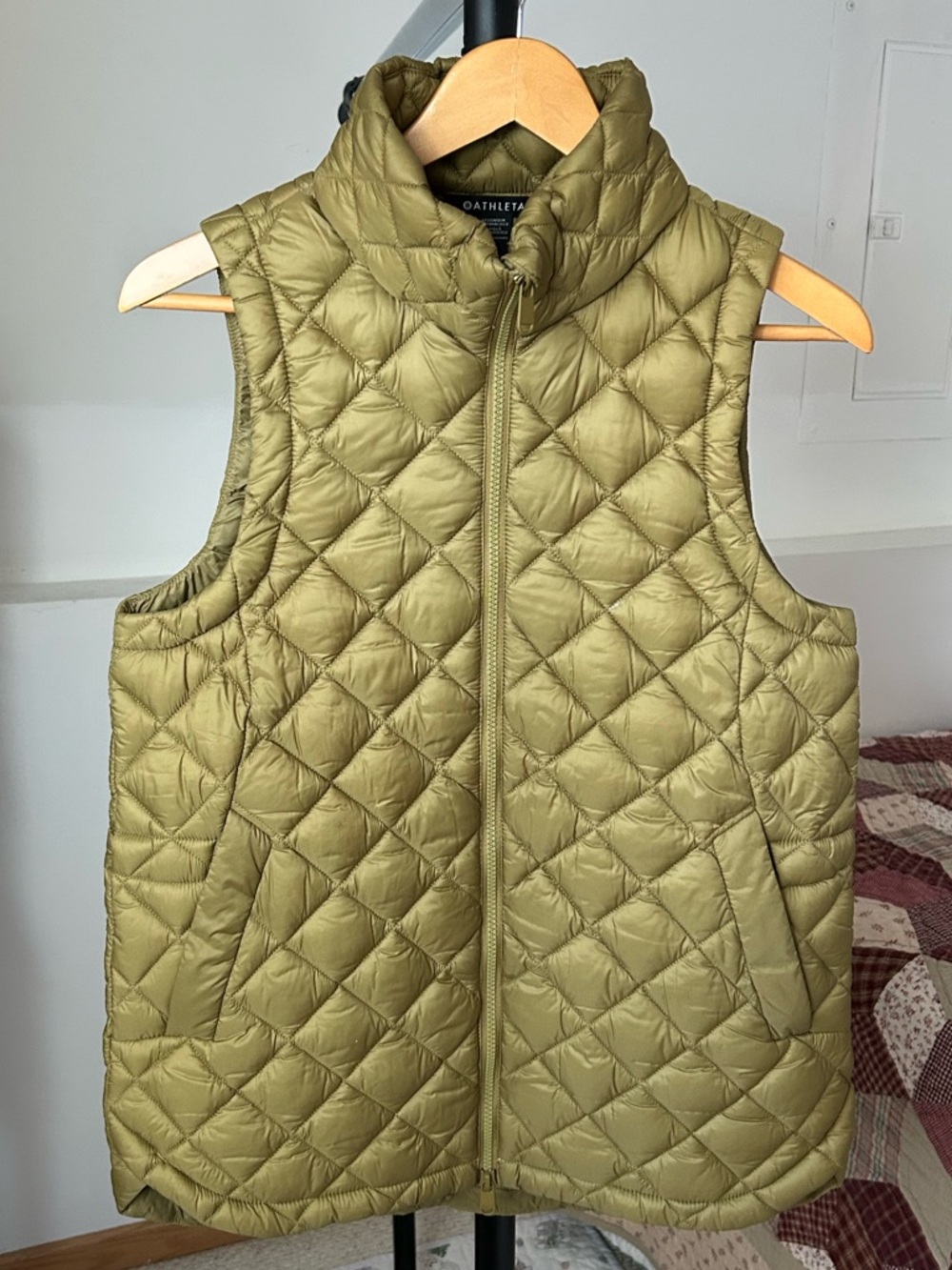 Athleta Whisper Featherless Quilted Puffer Vest Small